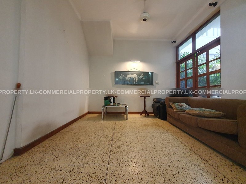 Mainroad Facing Commercial House For Rent in Colombo 04